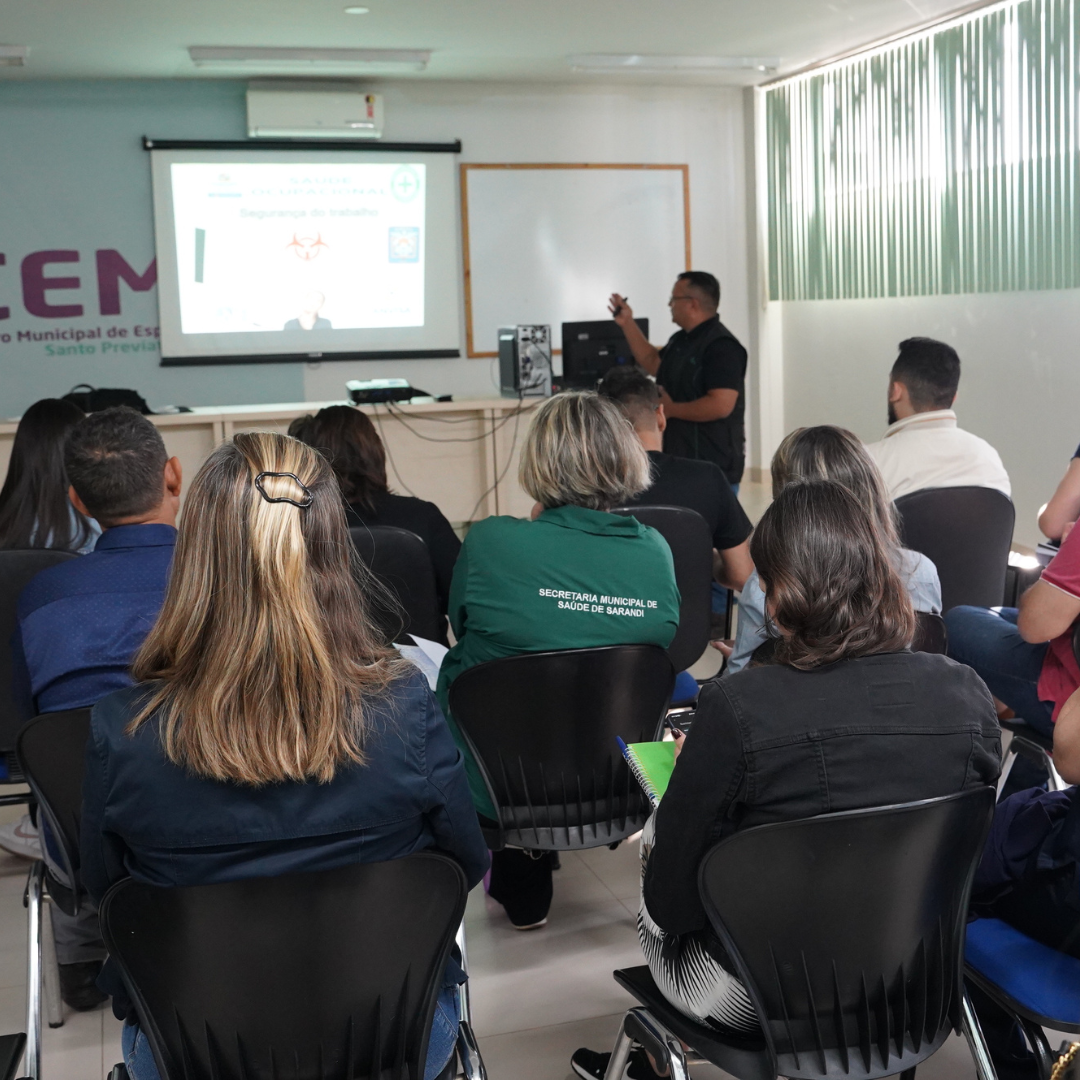 Treinamento de segurança do trabalho reúne chefias da Saúde em Sarandi